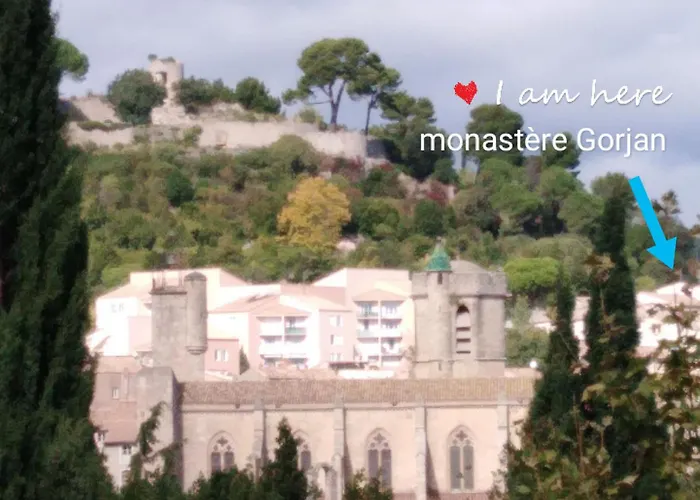 Dans Monastere * Clermont-lʼHérault